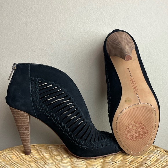 Vince Camuto Acha Cut Out Peep Toe Bootie Black Size 5 1/2 - Picture 12 of 15